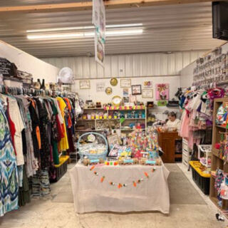 This Sprawling Tennessee Flea Market Is Where Weekend Mornings Become a Real Treasure Hunt