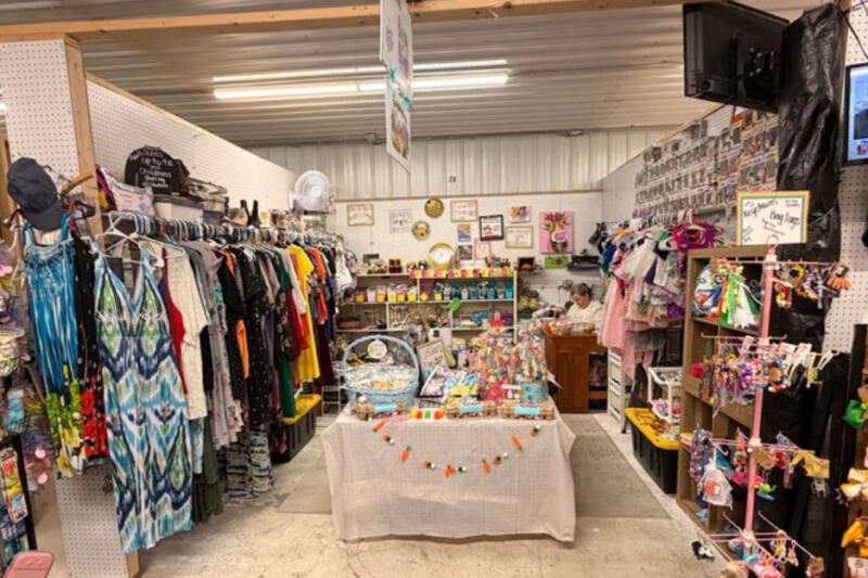 This Sprawling Tennessee Flea Market Is Where Weekend Mornings Become a Real Treasure Hunt