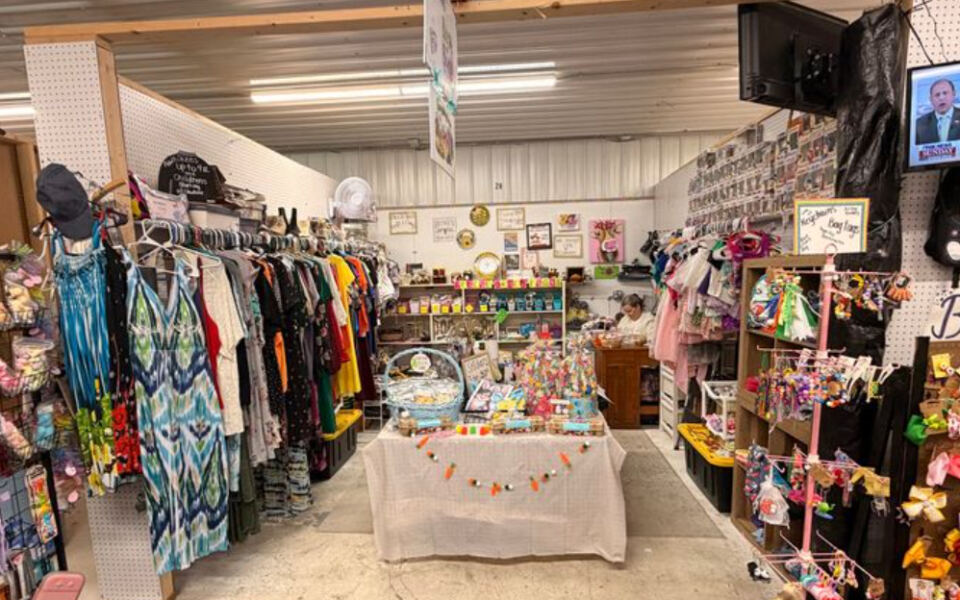 This Sprawling Tennessee Flea Market Is Where Weekend Mornings Become a Real Treasure Hunt