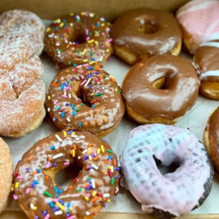 This Old-School Illinois Bakery Has Kept Donut Lovers Coming Back Since the 1970s