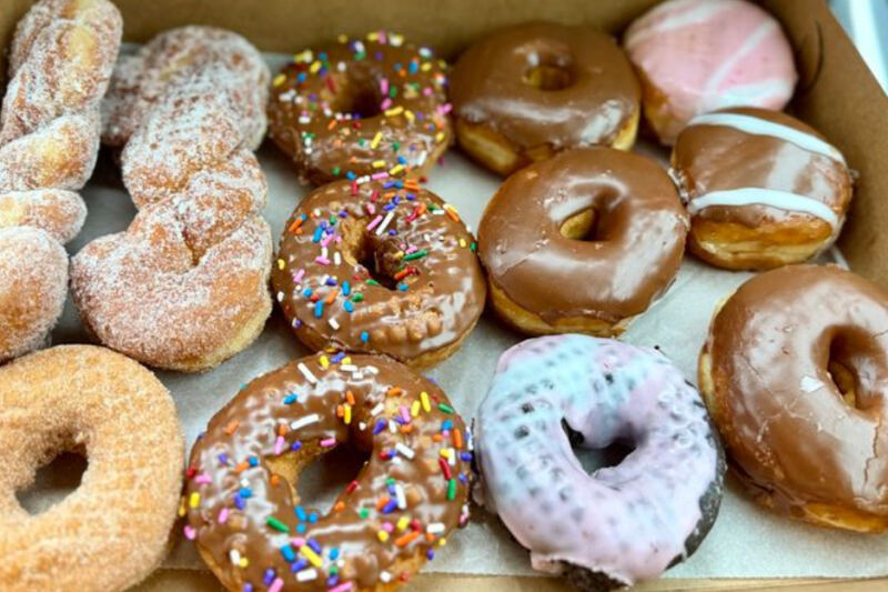 This Old-School Illinois Bakery Has Kept Donut Lovers Coming Back Since the 1970s