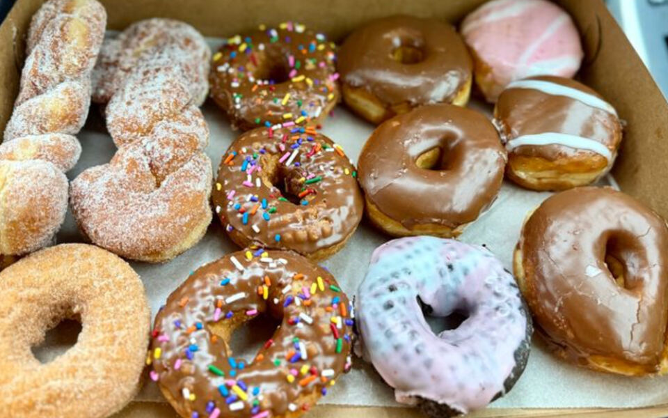 This Old-School Illinois Bakery Has Kept Donut Lovers Coming Back Since the 1970s