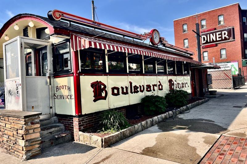 Locals Swear This Tiny Yellow Worcester Diner Has Served the Best Cheeseburger Since the 1930s