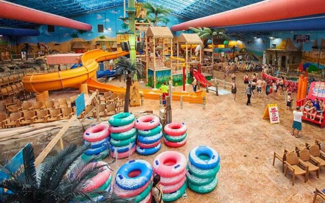 This New Jersey Water Park Mixes Indoor Slides, a Lazy River, and an Arcade