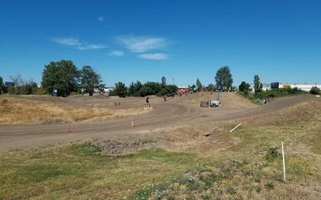 This Oregon Motocross Track Sorts Riders by Skill So Beginners and Fast Racers Both Get Their Own Time