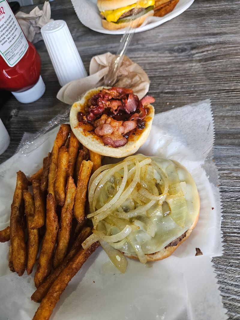 A Bakery That Also Grills a Serious Burger A Bakery That Also Grills a Serious Burger
