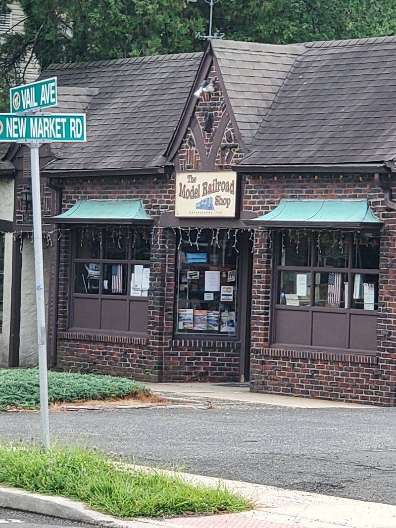 A Brick-And-Mortar Advantage In An Online Age A Brick-And-Mortar Advantage In An Online Age