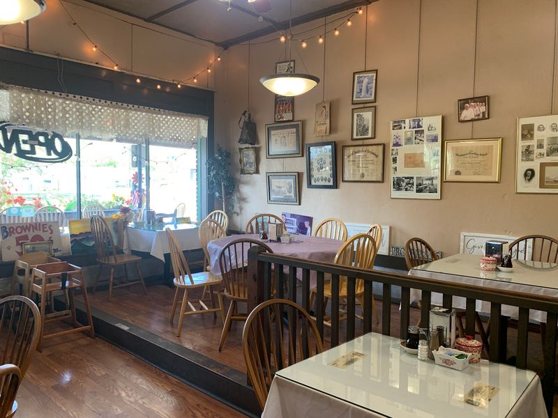 A Cafe Serving Breakfast and Lunch Next Door A Cafe Serving Breakfast and Lunch Next Door