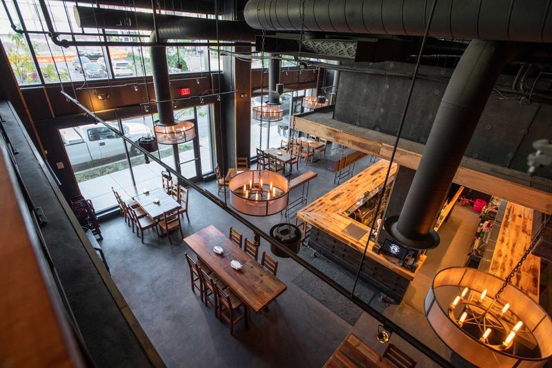 A Casual Alternative in a High-End Neighborhood A Casual Alternative in a High-End Neighborhood