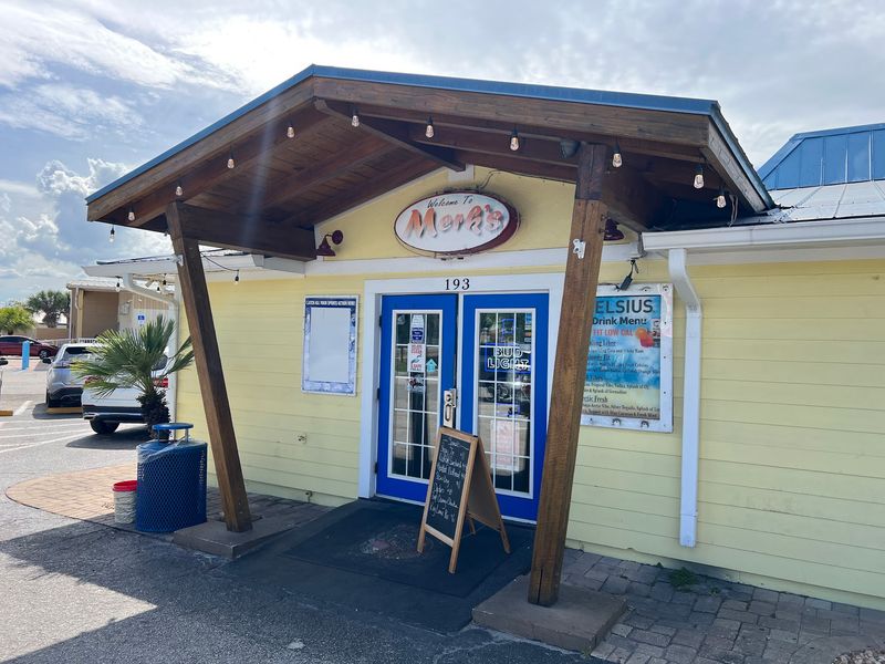 A Causeway Hangout Just Steps From the Water A Causeway Hangout Just Steps From the Water