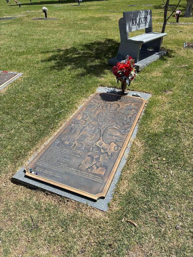 A Cemetery That Opened Its Gates in 1925