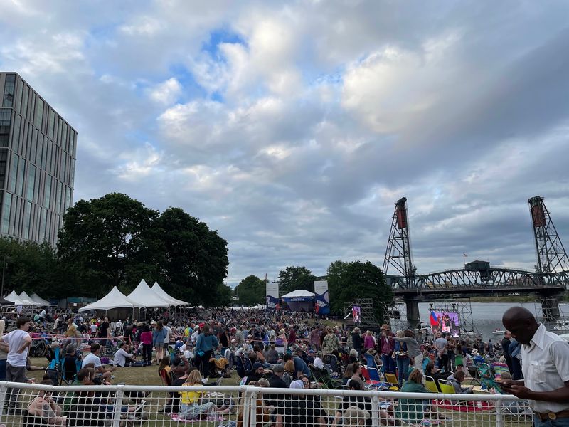 A Chill, Multi-Generational Crowd A Chill, Multi-Generational Crowd
