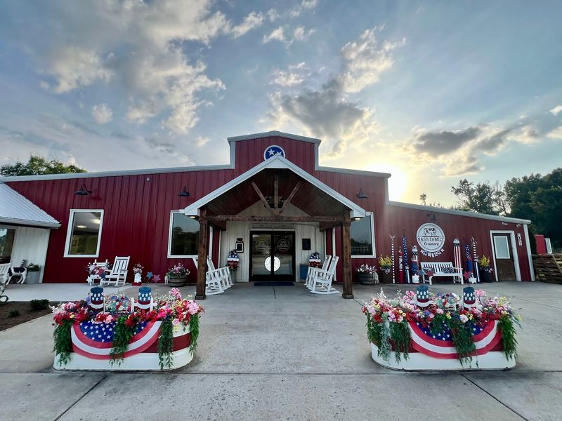 A Country Creamery on Highway 41A A Country Creamery on Highway 41A