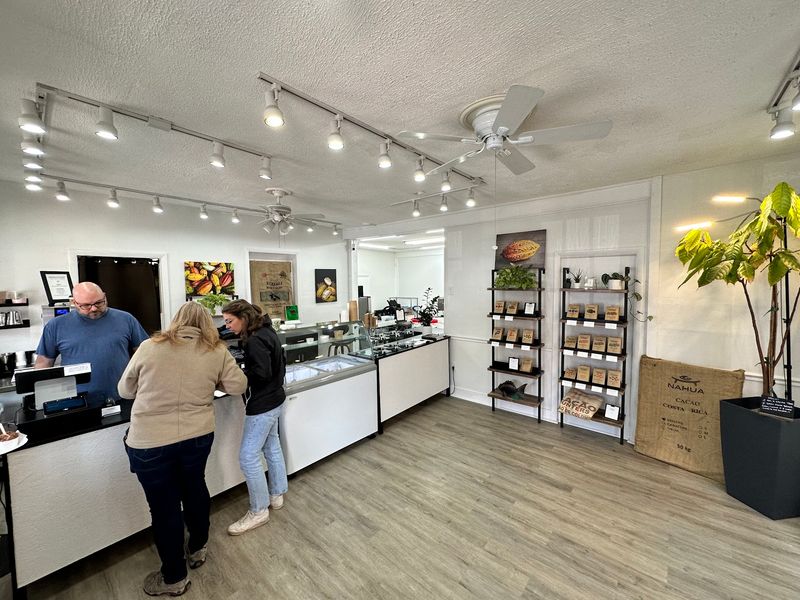 A Cozy Counter With a Passionate Owner A Cozy Counter With a Passionate Owner
