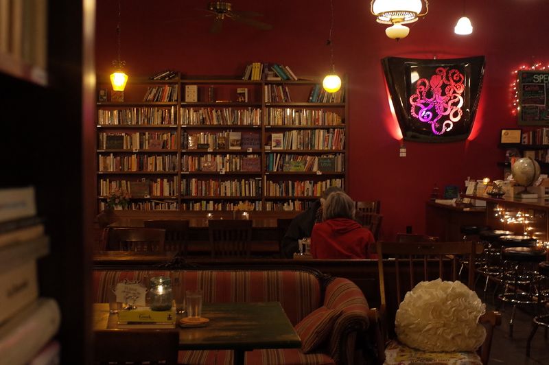 A Cozy Space That Suits Small Gatherings A Cozy Space That Suits Small Gatherings