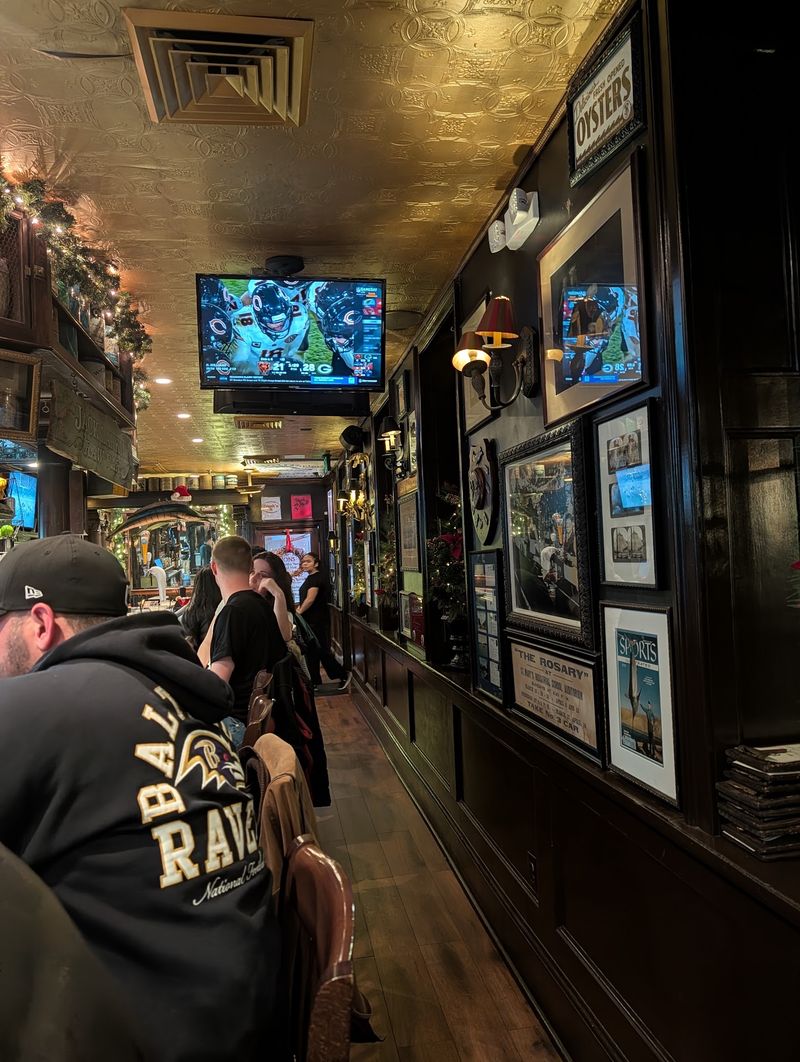A Cozy Tavern Feel That Changes With the Seasons