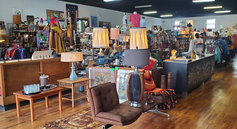 A Cozy, Welcoming Place to Wander A Cozy, Welcoming Place to Wander