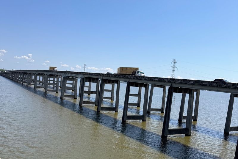 A Crossing That Spans Lake Marion A Crossing That Spans Lake Marion