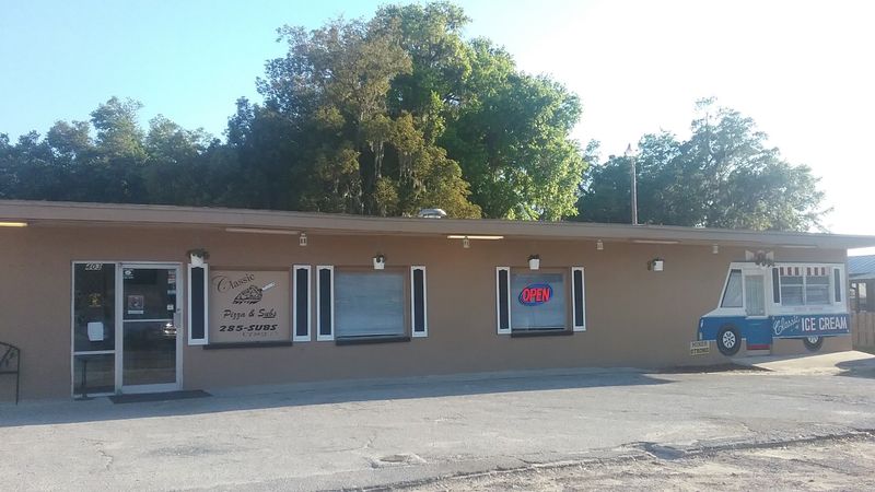 A Crossroads Pizzeria Worth Slowing Down For A Crossroads Pizzeria Worth Slowing Down For