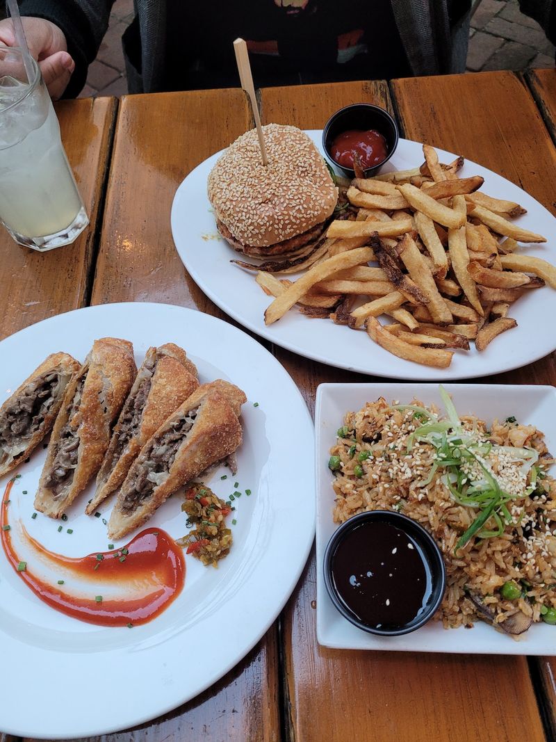 A Dinner Menu That Refuses to Stay in One Lane