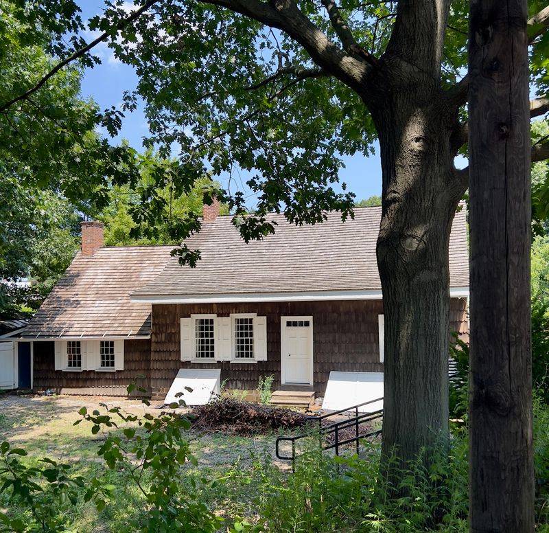 A Dutch Farmhouse Hiding in Plain Sight