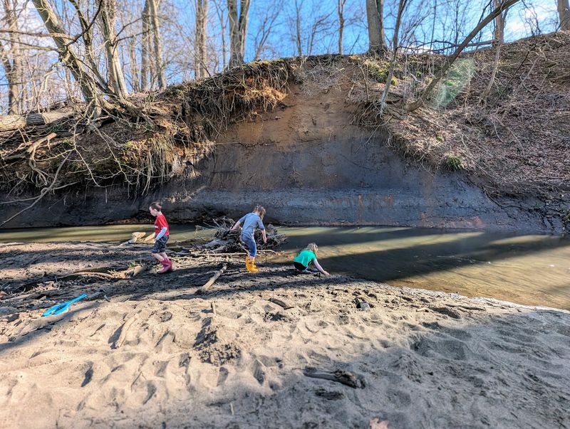 A Family-Friendly Outing With Real Dirt Under Its Nails A Family-Friendly Outing With Real Dirt Under Its Nails