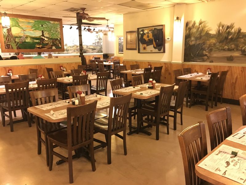 A Family Seafood Spot on 13th Street A Family Seafood Spot on 13th Street