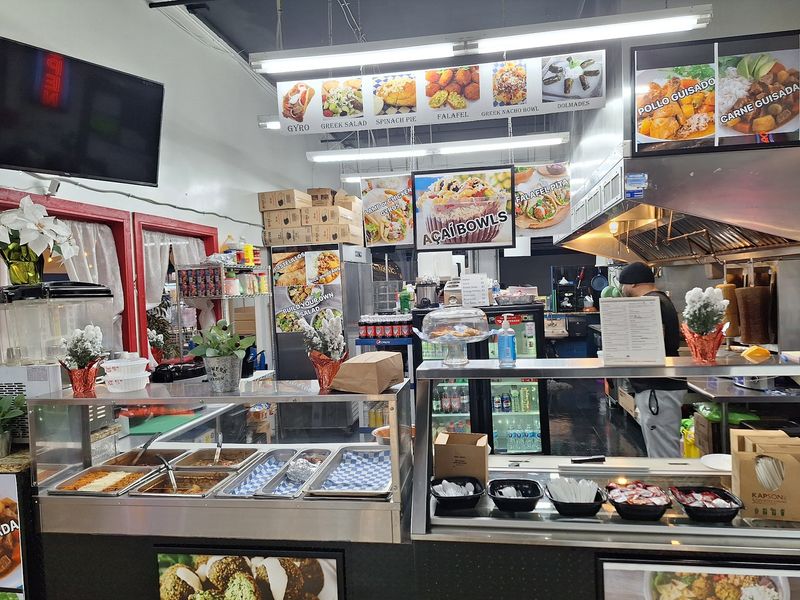 A Food-Court Detour Between Bargains