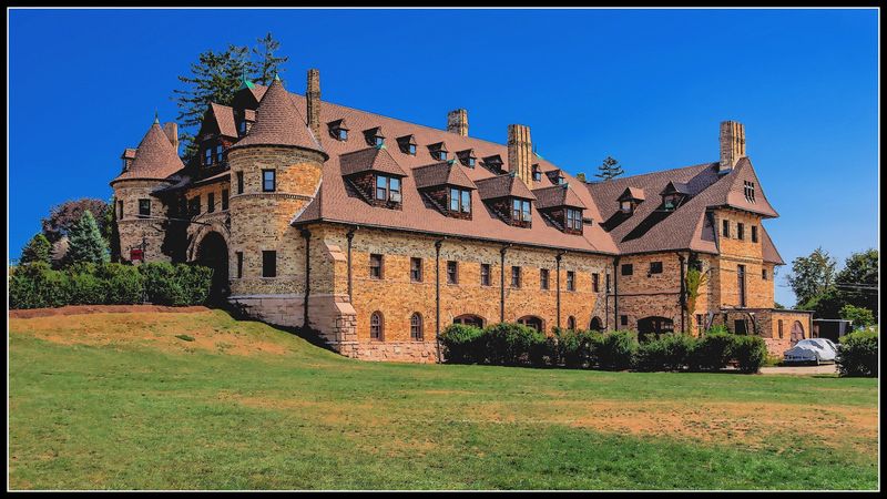 A Grand Carriage House With a Story to Tell A Grand Carriage House With a Story to Tell