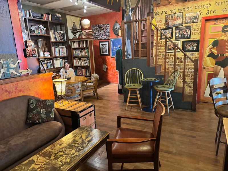 A Homey Vibe That Invites Lingering A Homey Vibe That Invites Lingering
