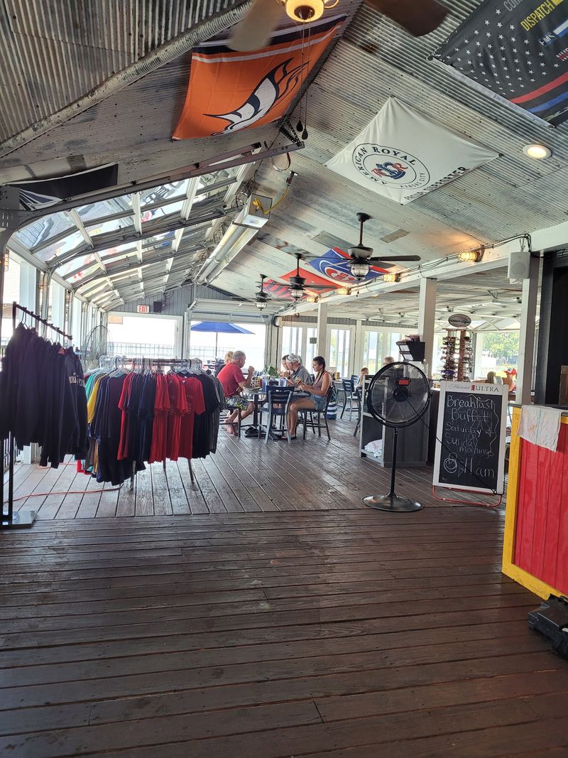 A Lakeside Hangout With Genuine History