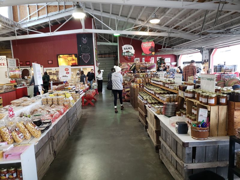 A Market That Wears Many Hats A Market That Wears Many Hats