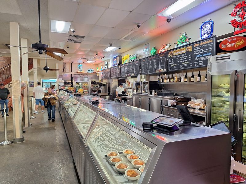 A Messy, Memorable Bite of Los Angeles A Messy, Memorable Bite of Los Angeles