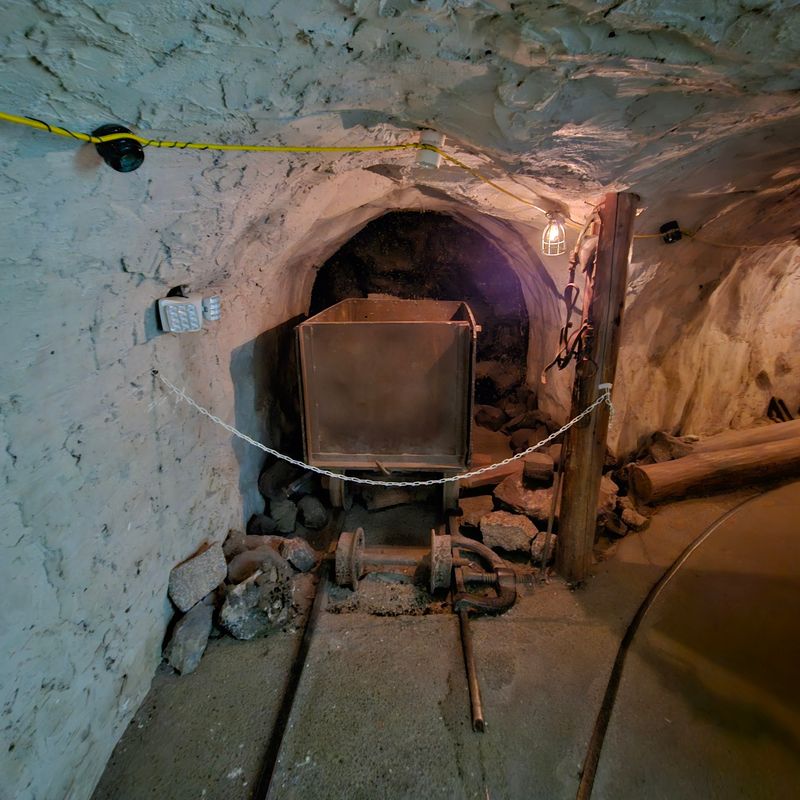 A Mine Replica That Adds Context