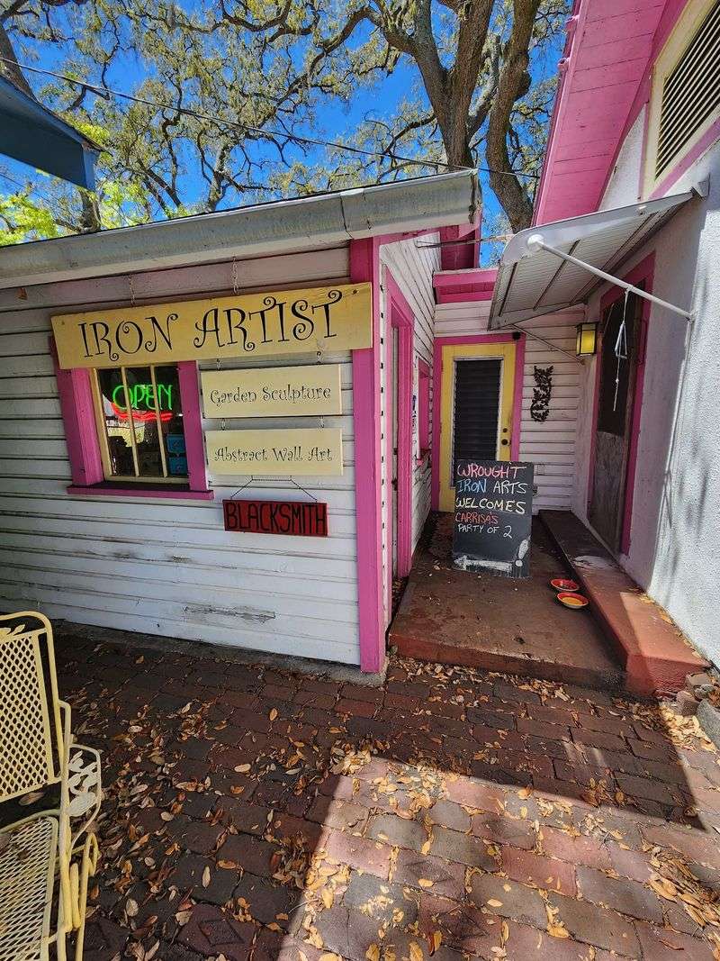 A Modest Workshop on Largo's 1st Avenue SW A Modest Workshop on Largo's 1st Avenue SW