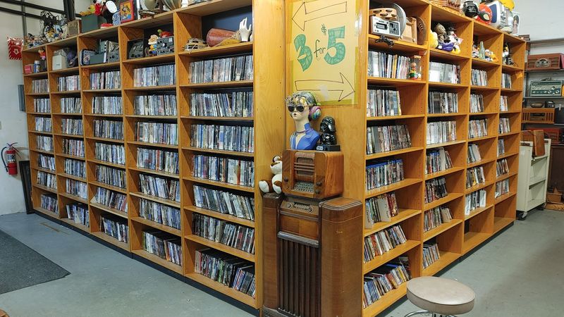 A Movie Room Built for Browsing A Movie Room Built for Browsing