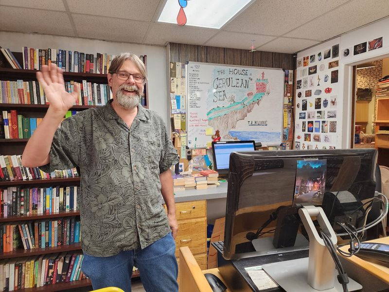 A Neighborhood Spot That Pulls the Community In A Neighborhood Spot That Pulls the Community In