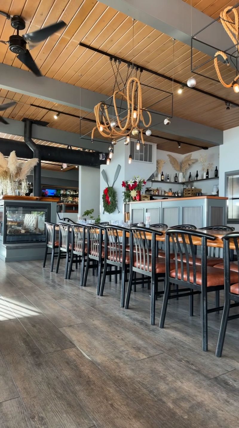 A Polished Setting for Celebrations and Special Nights A Polished Setting for Celebrations and Special Nights