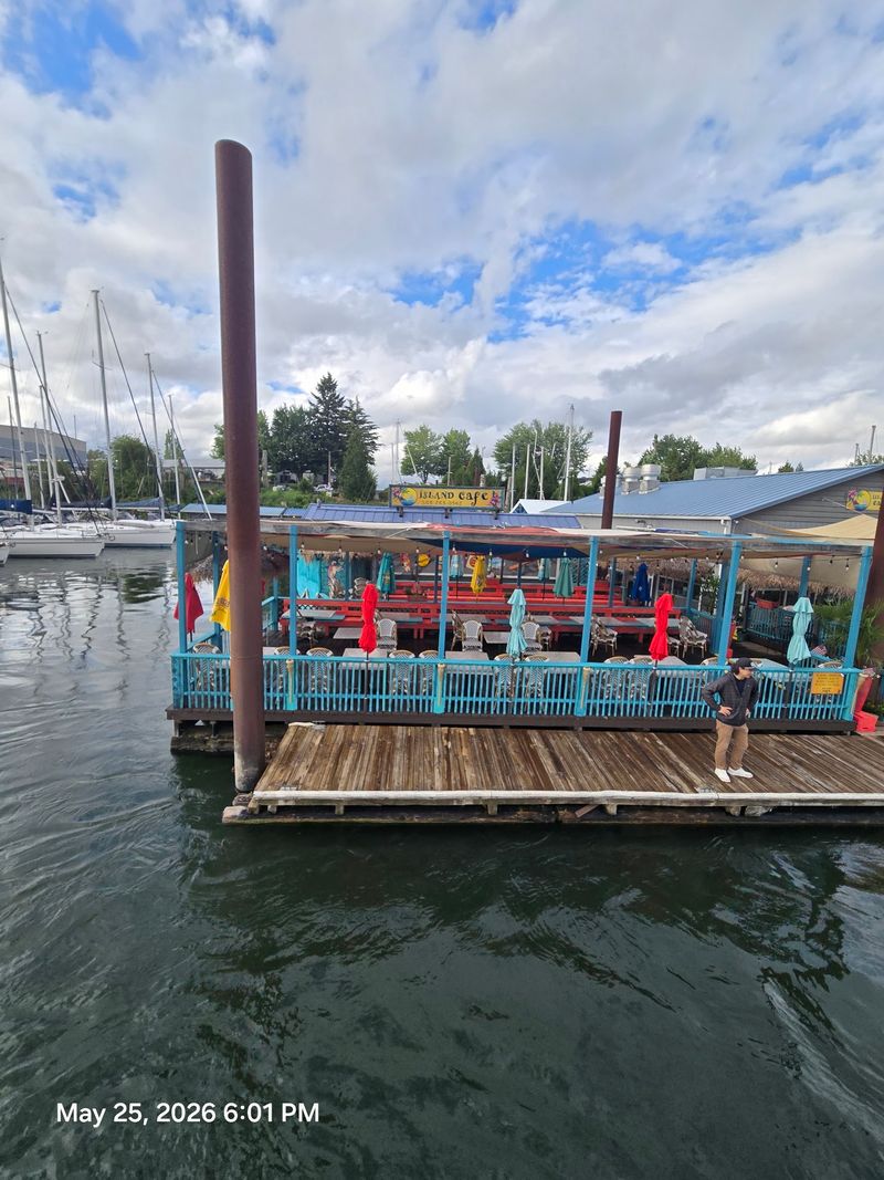 A Restaurant That Actually Floats on the Columbia River A Restaurant That Actually Floats on the Columbia River