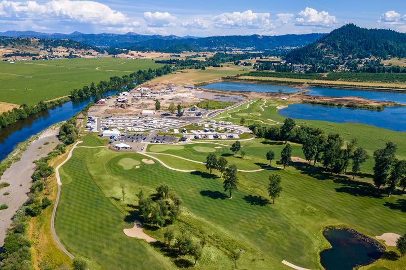 A Riverside Resort Near Roseburg A Riverside Resort Near Roseburg