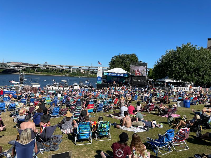 A Riverside Stage Right on the Willamette A Riverside Stage Right on the Willamette
