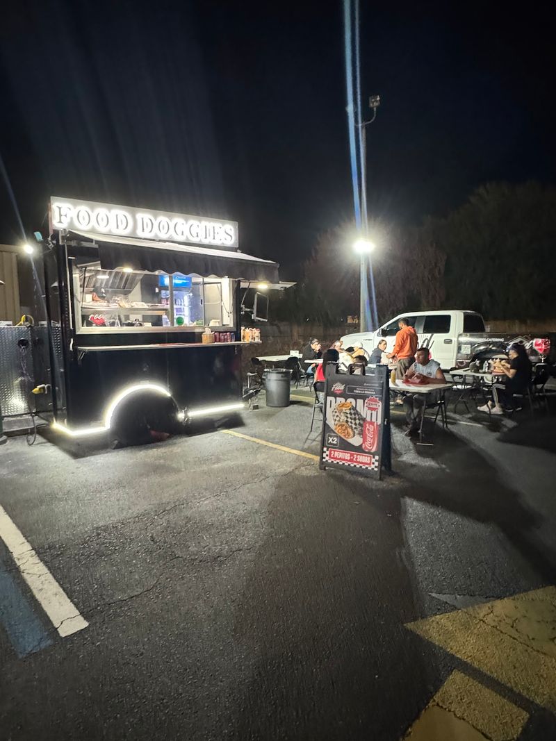 A Roadside Truck With a Loyal Following