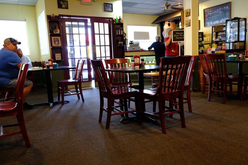 A Room Where Locals Meet to Eat A Room Where Locals Meet to Eat