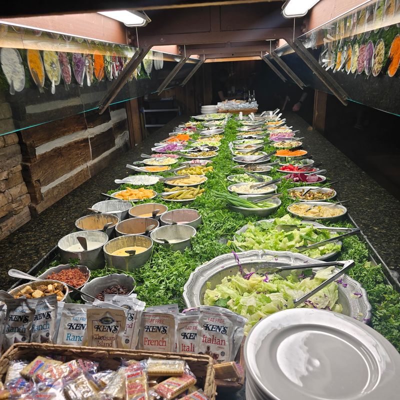 A Salad Bar Worth the Hype A Salad Bar Worth the Hype