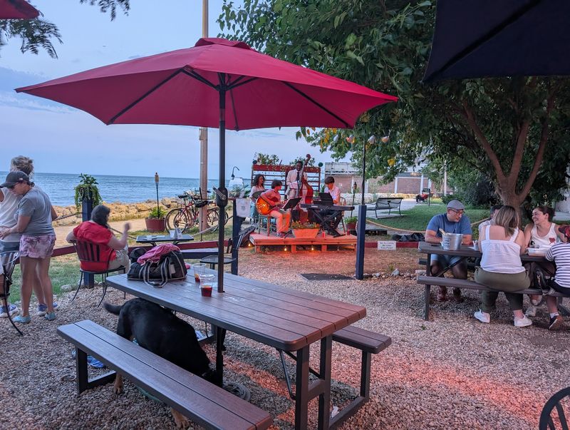 A Seasonal Spot With a Snack-Shack Soul