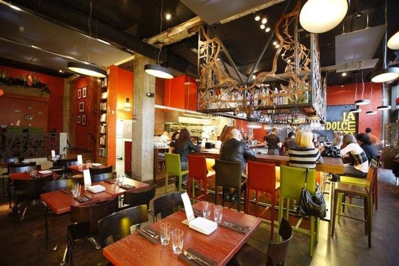 A Service Culture That Regulars Rave About