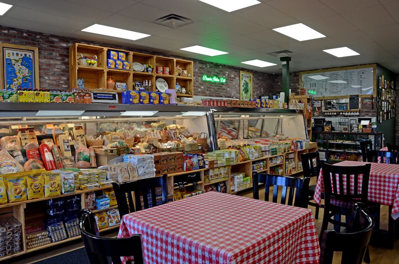 A Slice of Home for Northeast Transplants A Slice of Home for Northeast Transplants