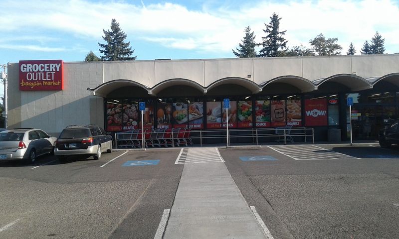 A Small-Town Bargain Hub in the Willamette Valley