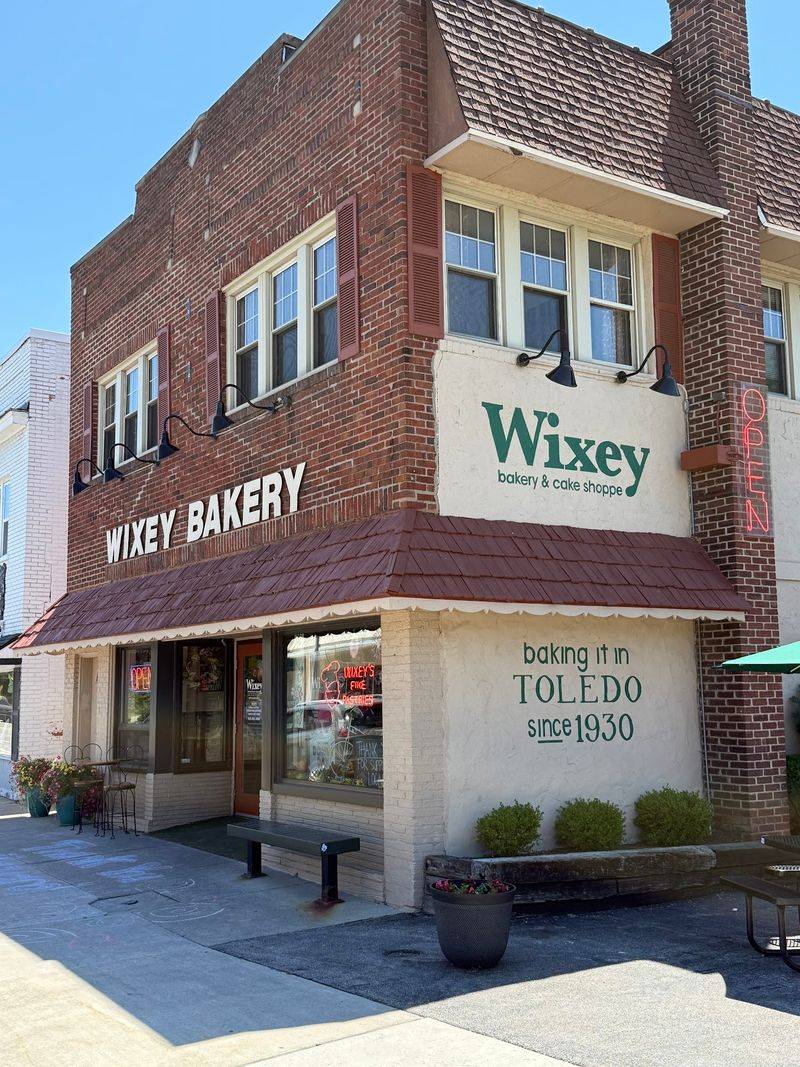 A South Toledo Address With a Century of Crumbs A South Toledo Address With a Century of Crumbs