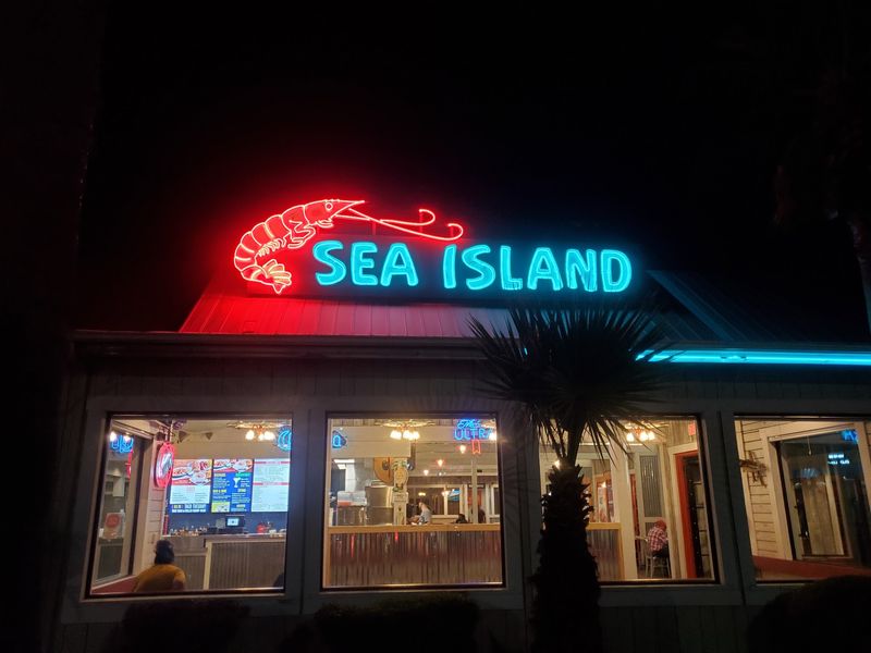 A Southside Seafood Landmark Right Off the Highway A Southside Seafood Landmark Right Off the Highway